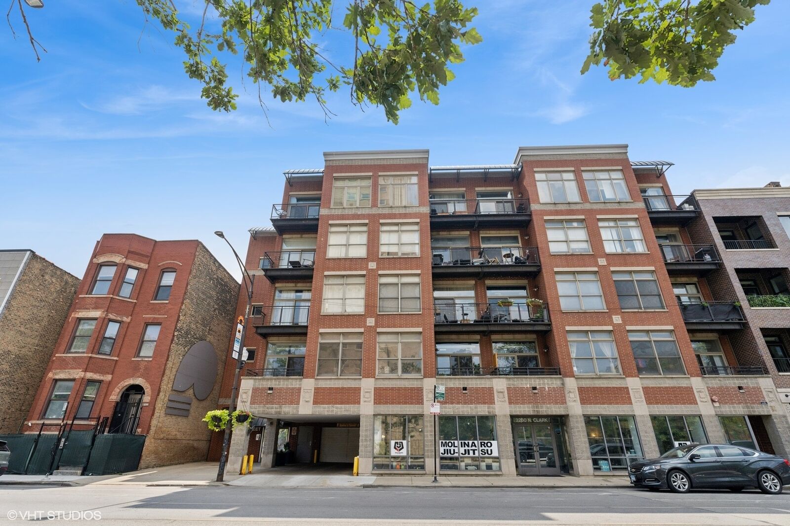 Property Photo:  3260 N Clark Street 202  IL 60657 
