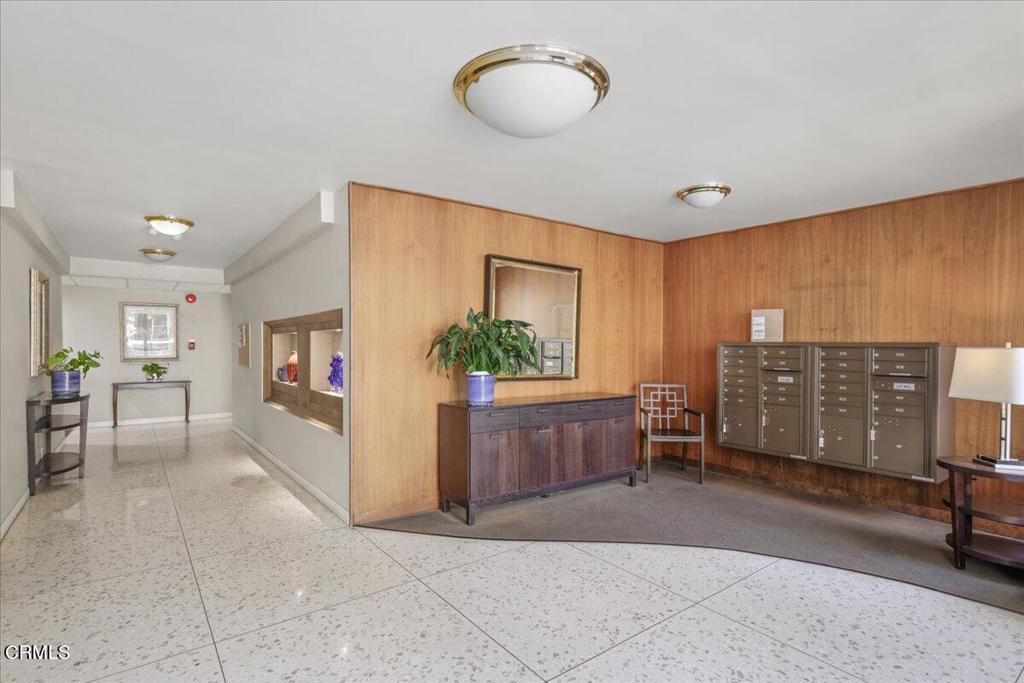 Property Photo:  395 S Oakland Avenue 204  CA 91101 
