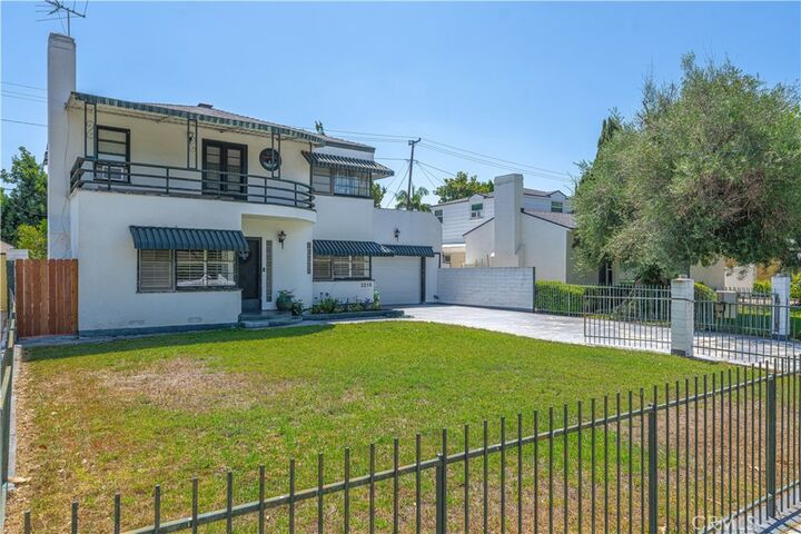 Property Photo:  2219 N Flower Street  CA 92706 