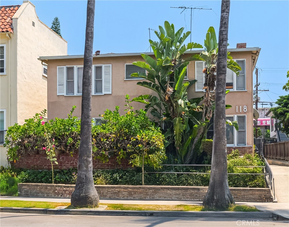 Property Photo: 118 S Manhattan Place 6 CA 90004