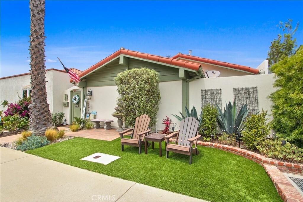 Property Photo: 393 Galleon Way CA 90740