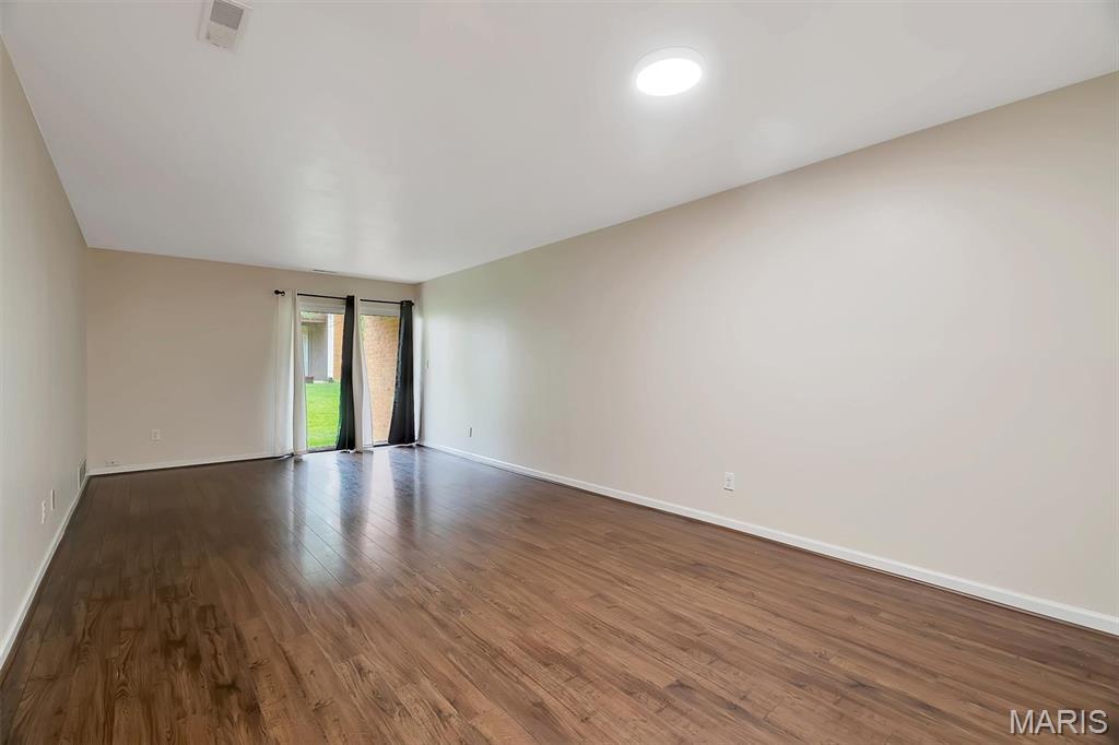 Property Photo: 1935 Greenglen Drive 204 MO 63122
