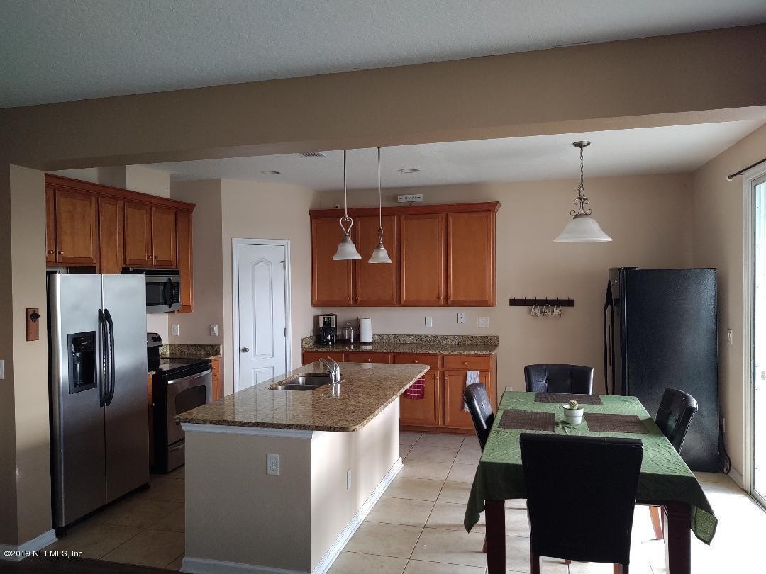Property Photo: 863 Quiet Stone Lane FL 32065