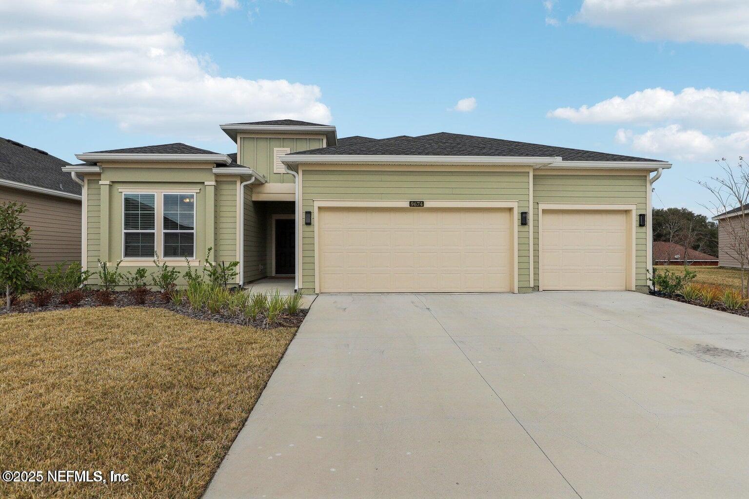 Property Photo: 9674 Gaynor Circle FL 32219