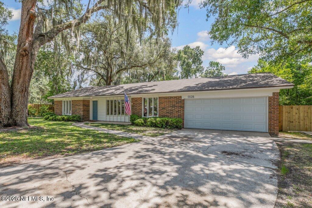 Property Photo:  5528 Bradford Court  FL 32073 