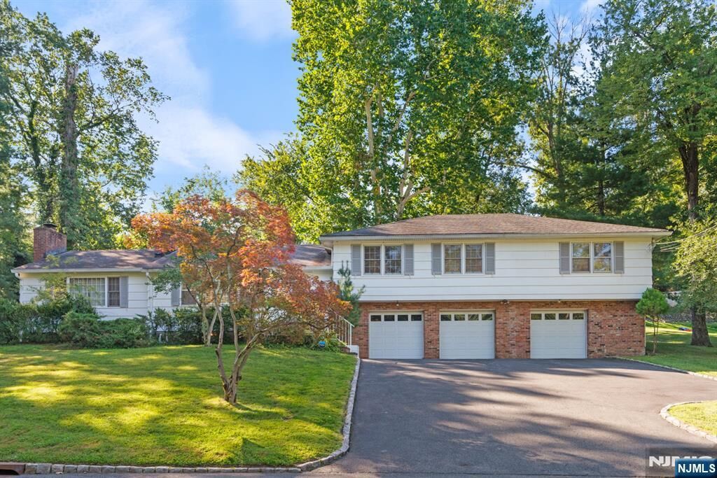 Property Photo:  80 Canoe Brook Road  NJ 07078 