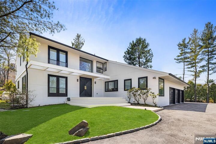1 Hemlock Drive  Cresskill NJ 07626 photo