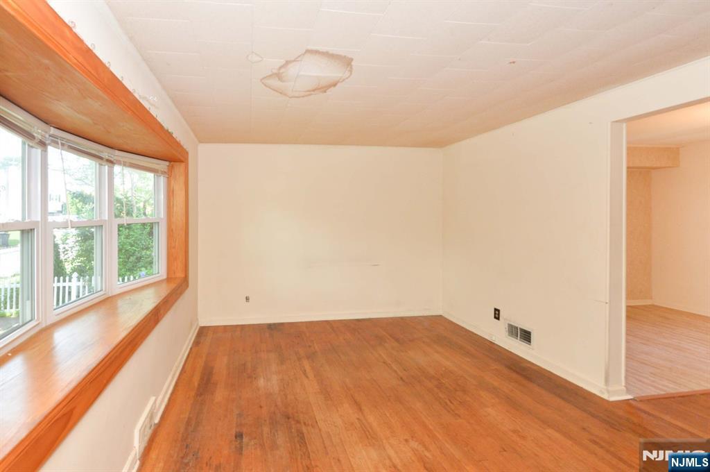 Property Photo:  9 Cole Street  NJ 07621 
