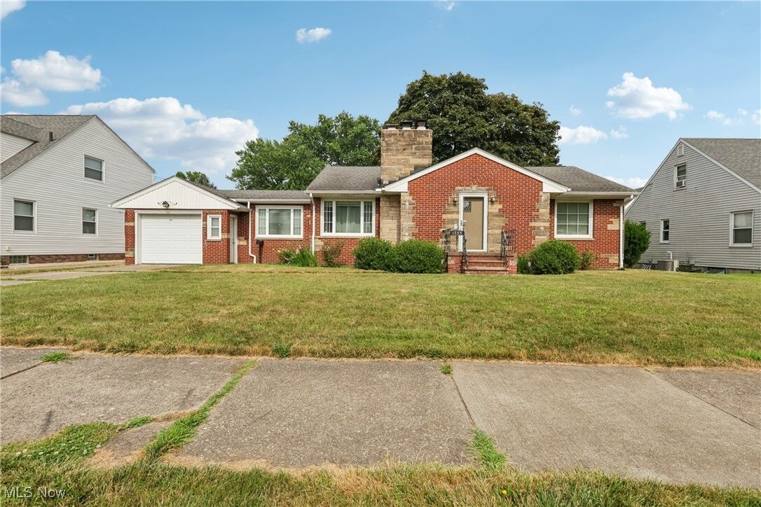 Property Photo: 1755 Glenmount Avenue OH 44301
