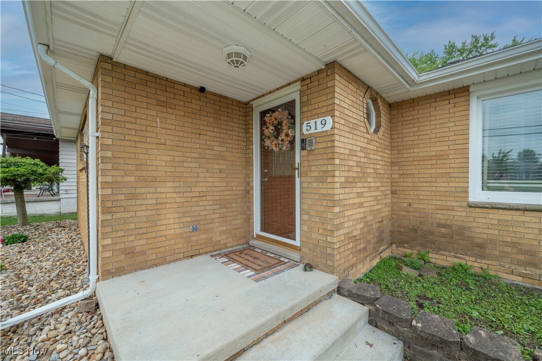 Property Photo: 519 Blossom Avenue OH 44405