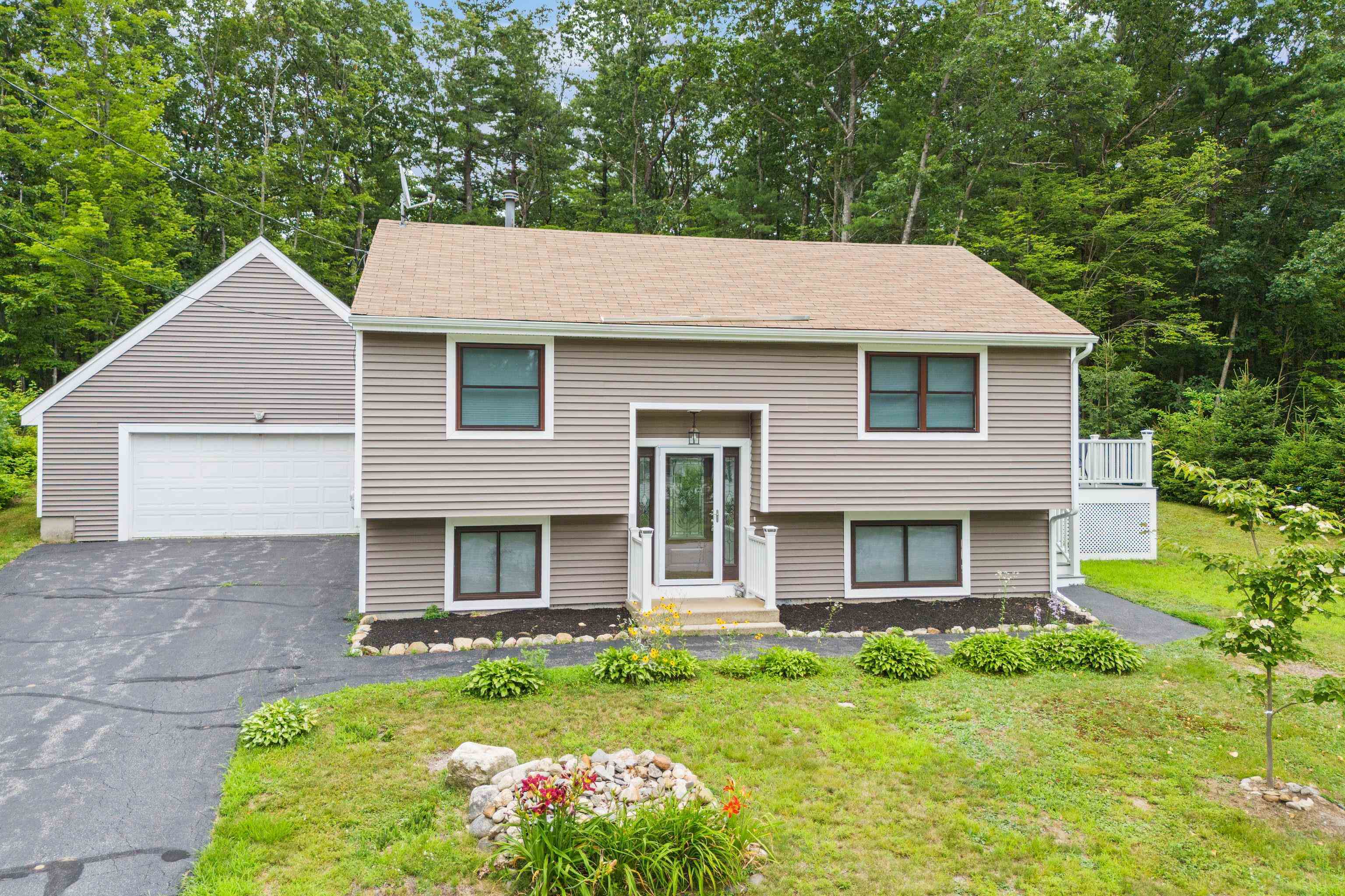 Property Photo: 10 Howe Street NH 03275