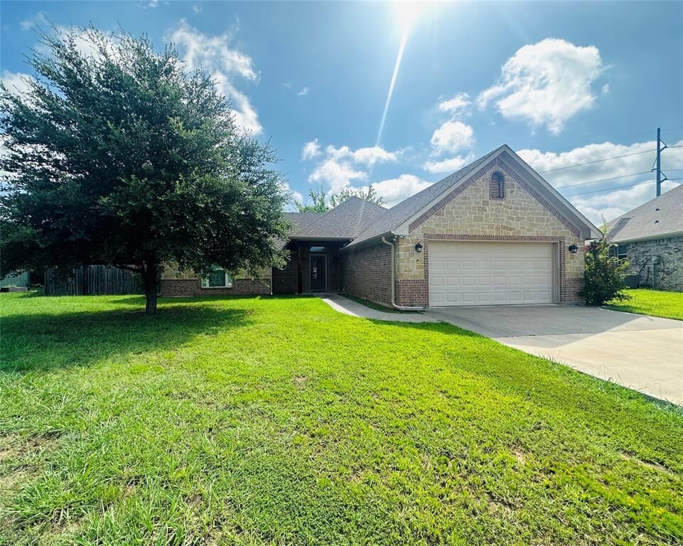 Property Photo:  1702 Turnberry Circle  TX 75482 