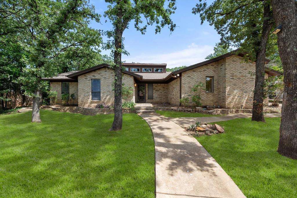 Property Photo: 2809 Burlwood Drive TX 76016