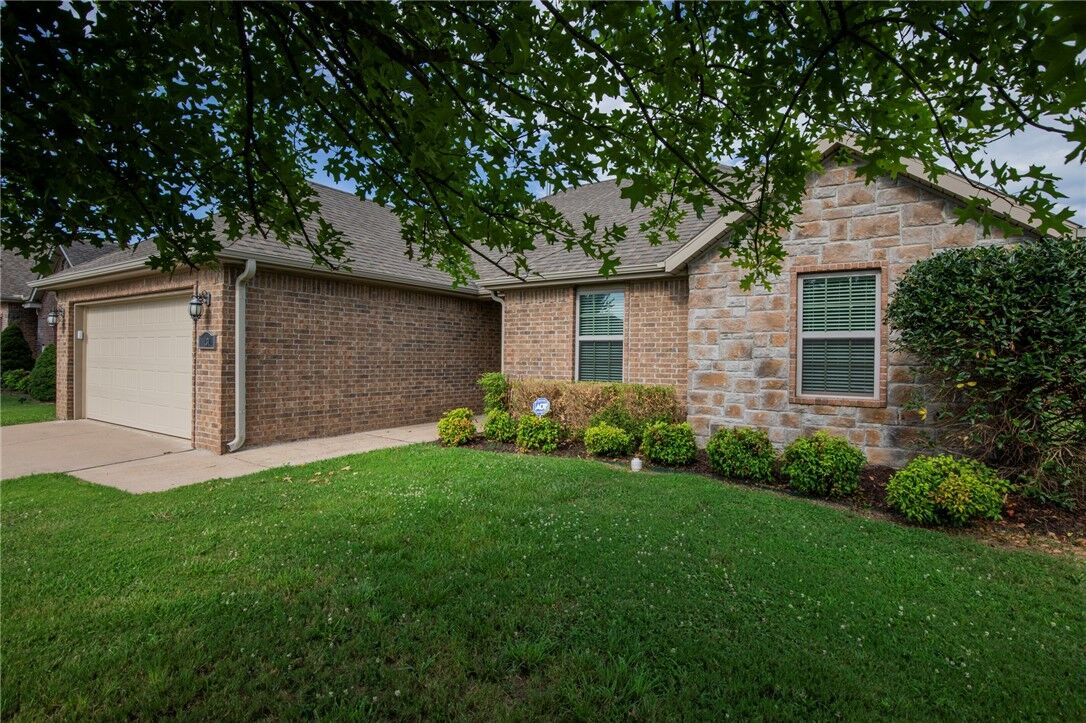 Property Photo:  431 N Cold Harbor Avenue  AR 72704 