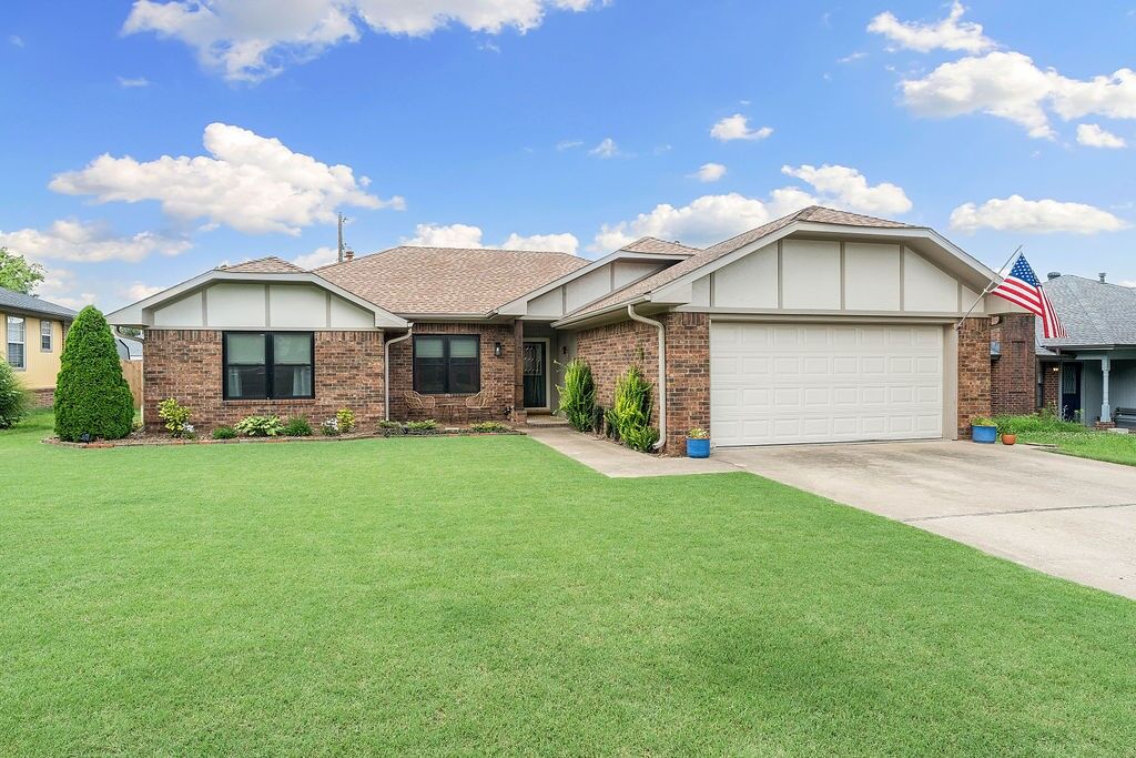 Property Photo: 1702 S 22nd Street AR 72758