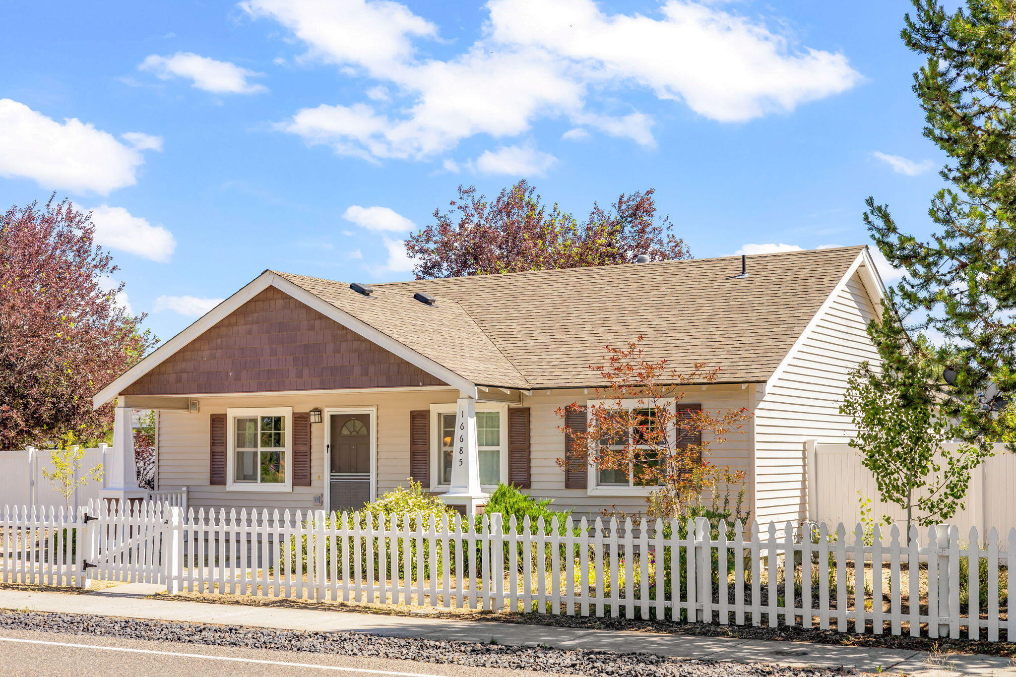 Property Photo:  16685 William Foss Road  OR 97739 