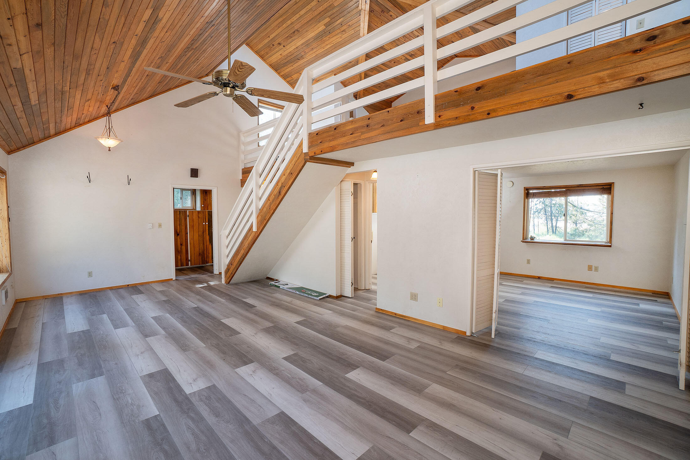 Property Photo: 16045 Davis Avenue OR 97739