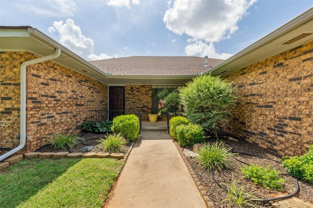 Property Photo:  6205 N Willowridge Drive  OK 73122 