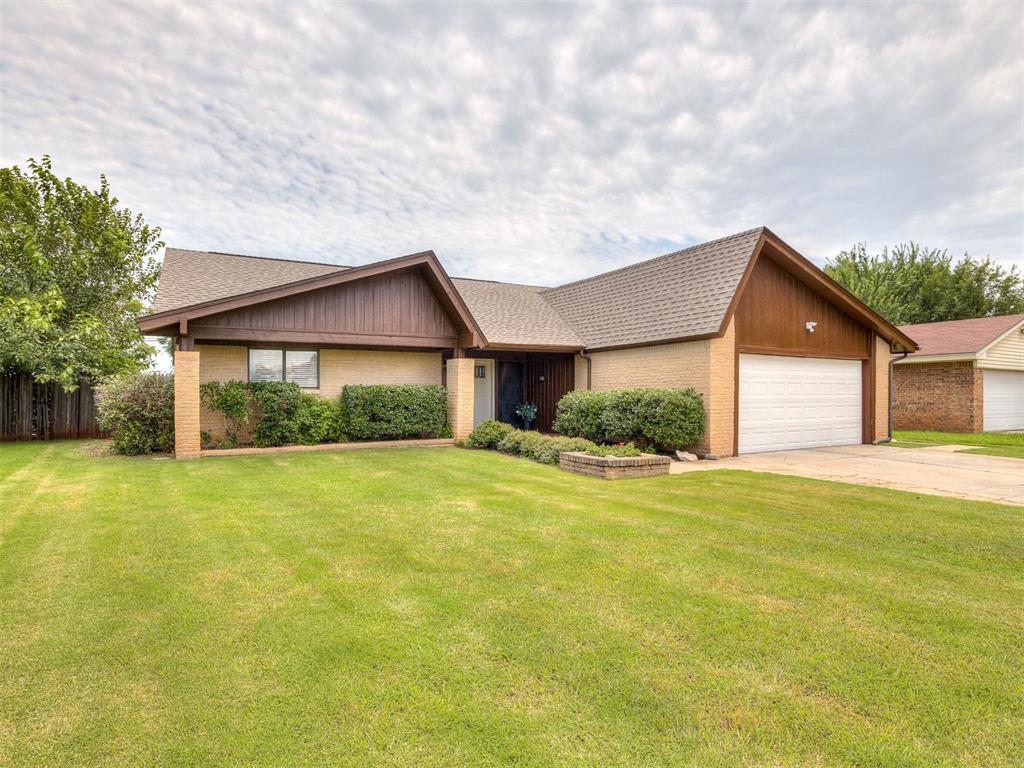 Property Photo: 12516 Springwood Drive OK 73120