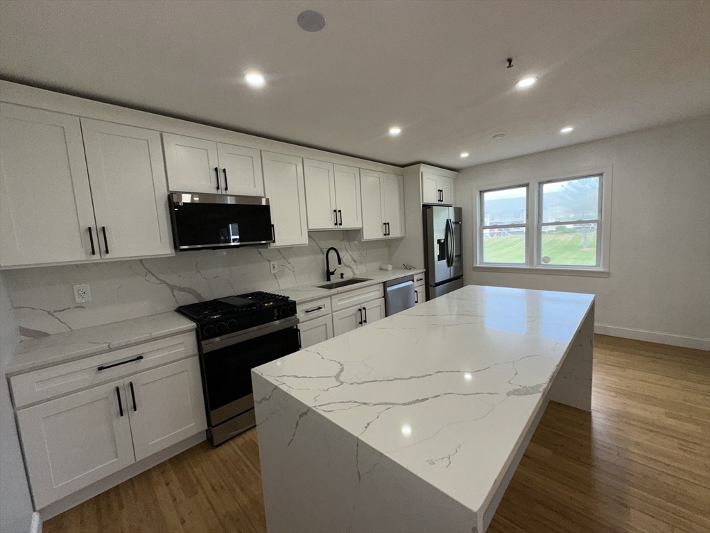 Property Photo:  94 Tennis Plaza Rd 17  MA 01826 