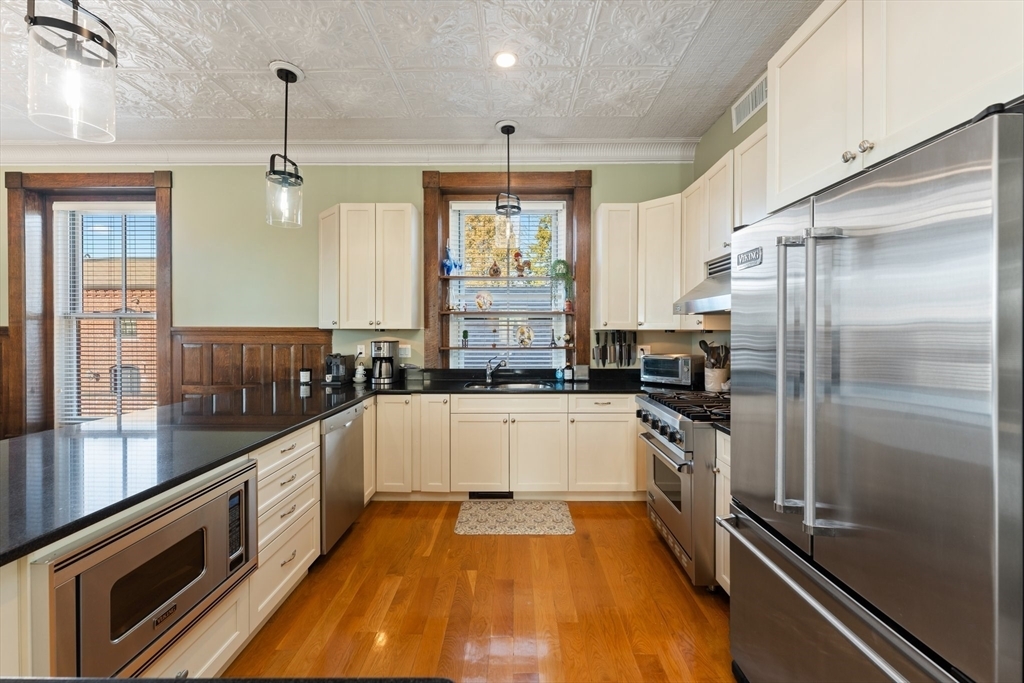 Property Photo:  423 Hope St C  RI 02809 