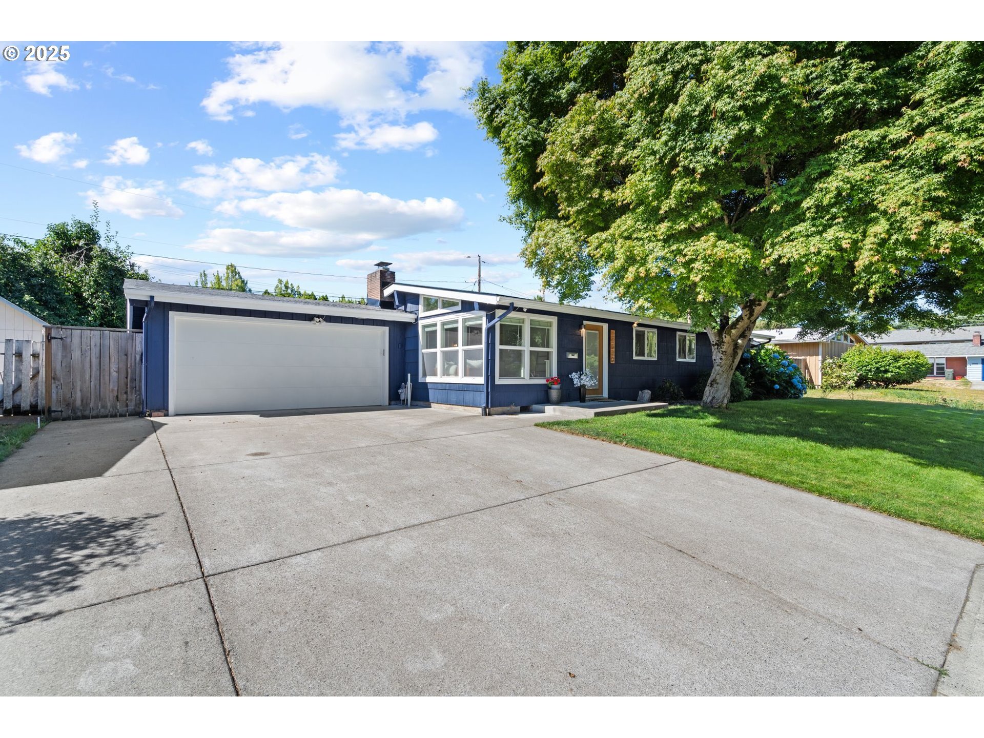 Property Photo: 11570 SW 14th St OR 97005