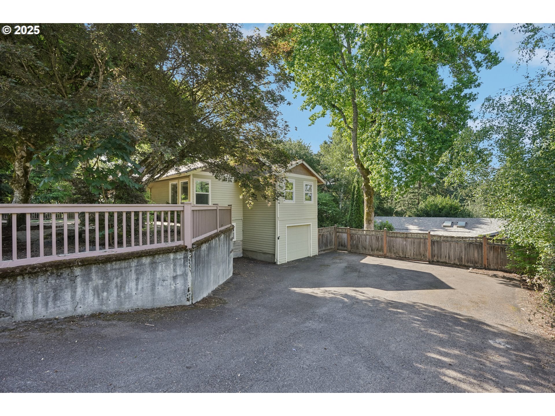Property Photo:  4754 SW Admiral St  OR 97221 