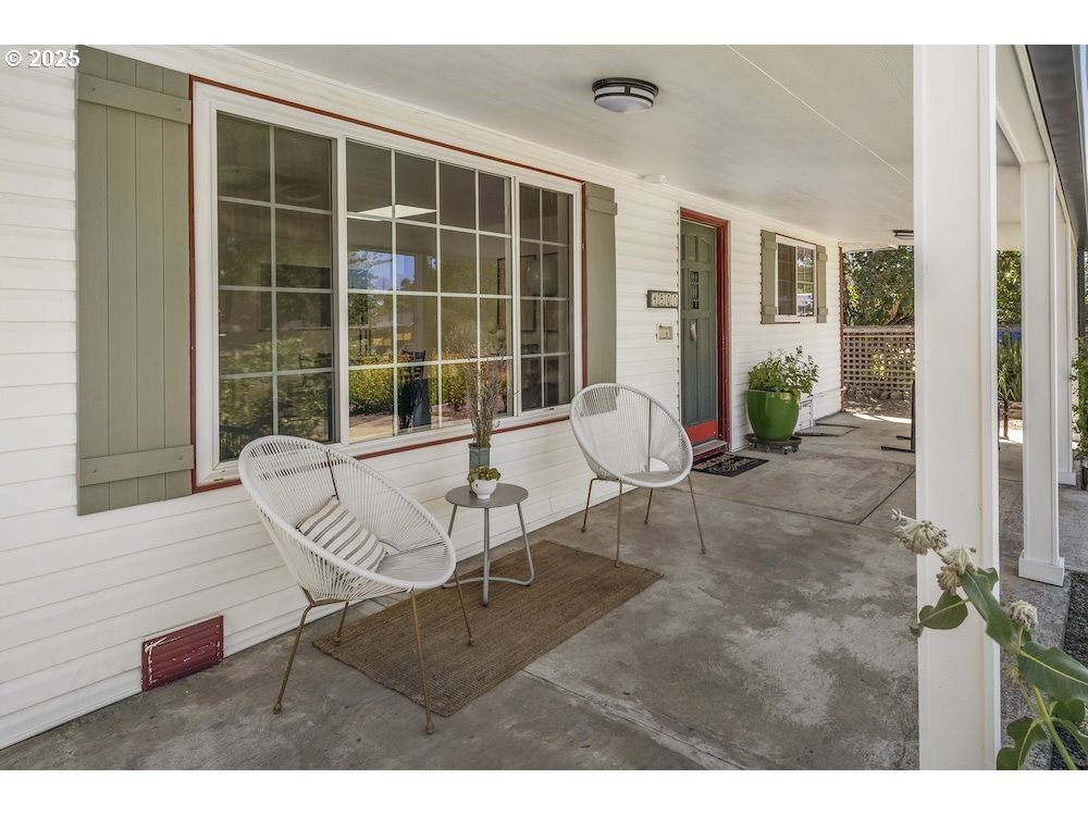 Property Photo: 4500 NE Emerson St OR 97218