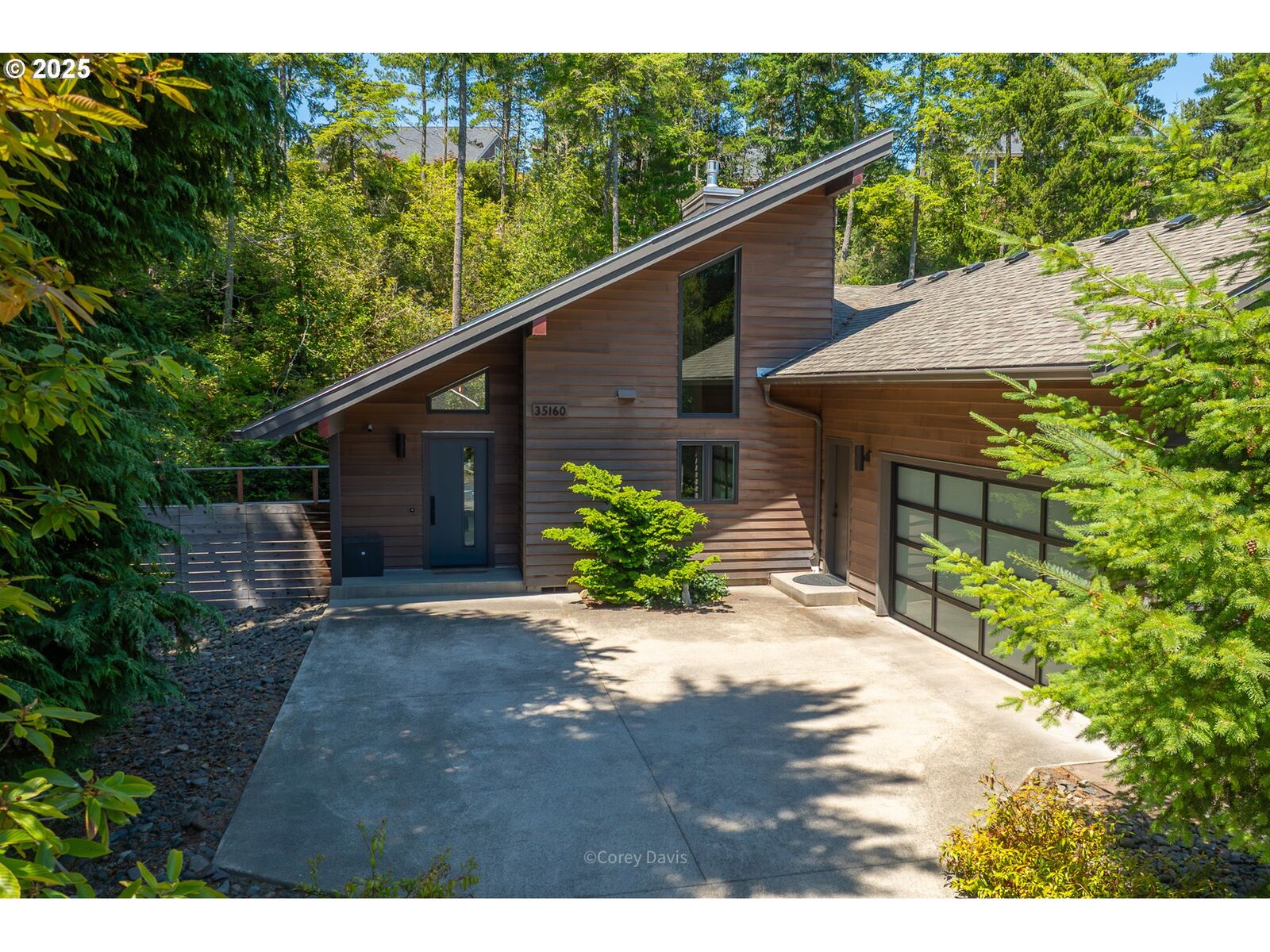 Property Photo: 35160 Ponderosa Loop OR 97130