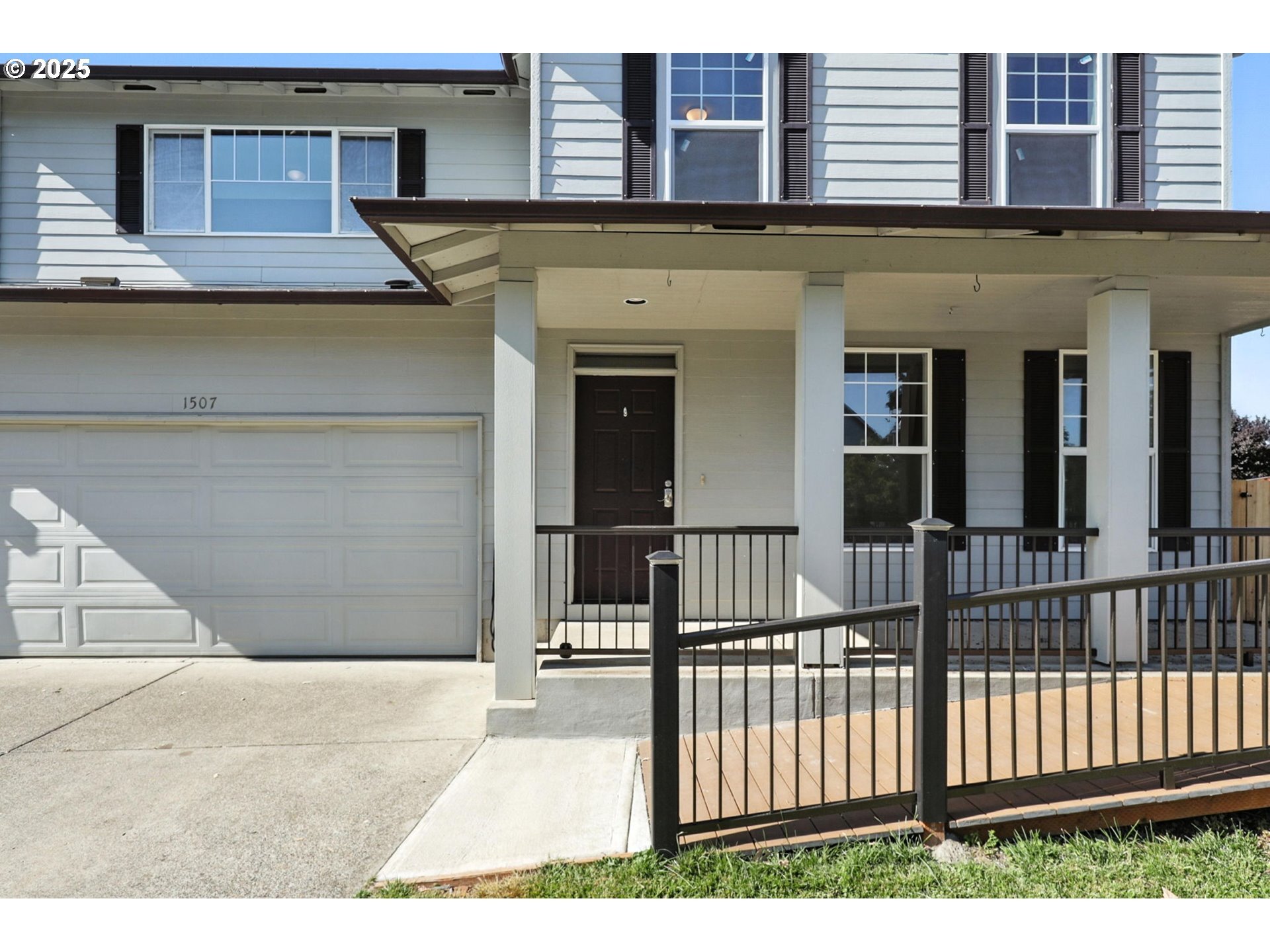 Property Photo:  1507 Alyssum Ave  OR 97116 