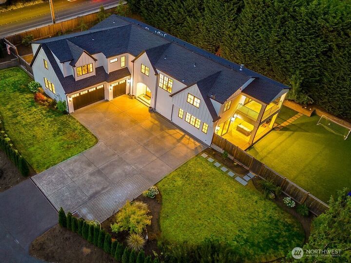 Property Photo:  2320  85th Place NE  WA 98004 