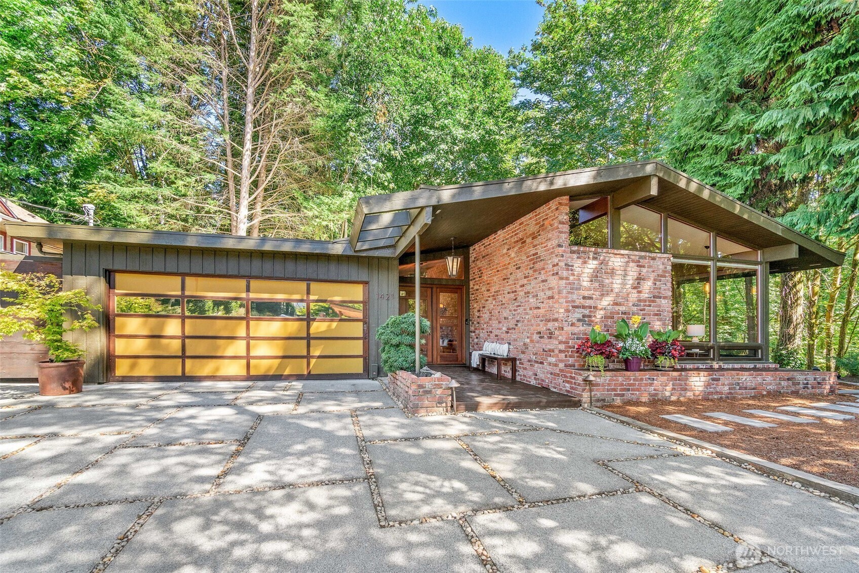 Property Photo: 1421 NE 106th Street WA 98125
