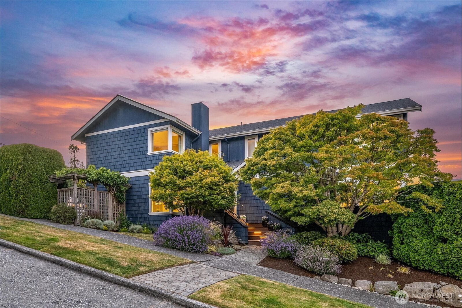 Property Photo:  3904 W Sheridan Street  WA 98199 