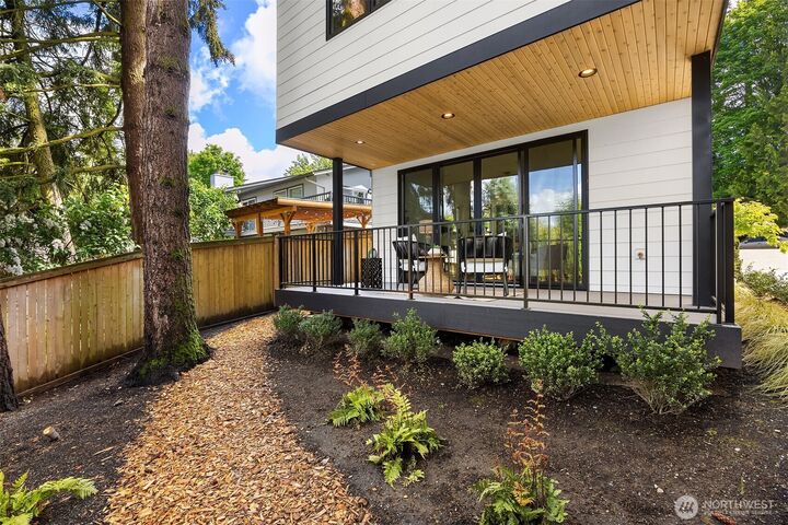 Property Photo: 6707 117th Avenue NE WA 98033