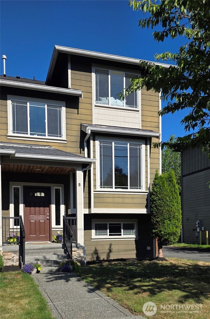 Property Photo:  9411  18th Avenue W B  WA 98204 