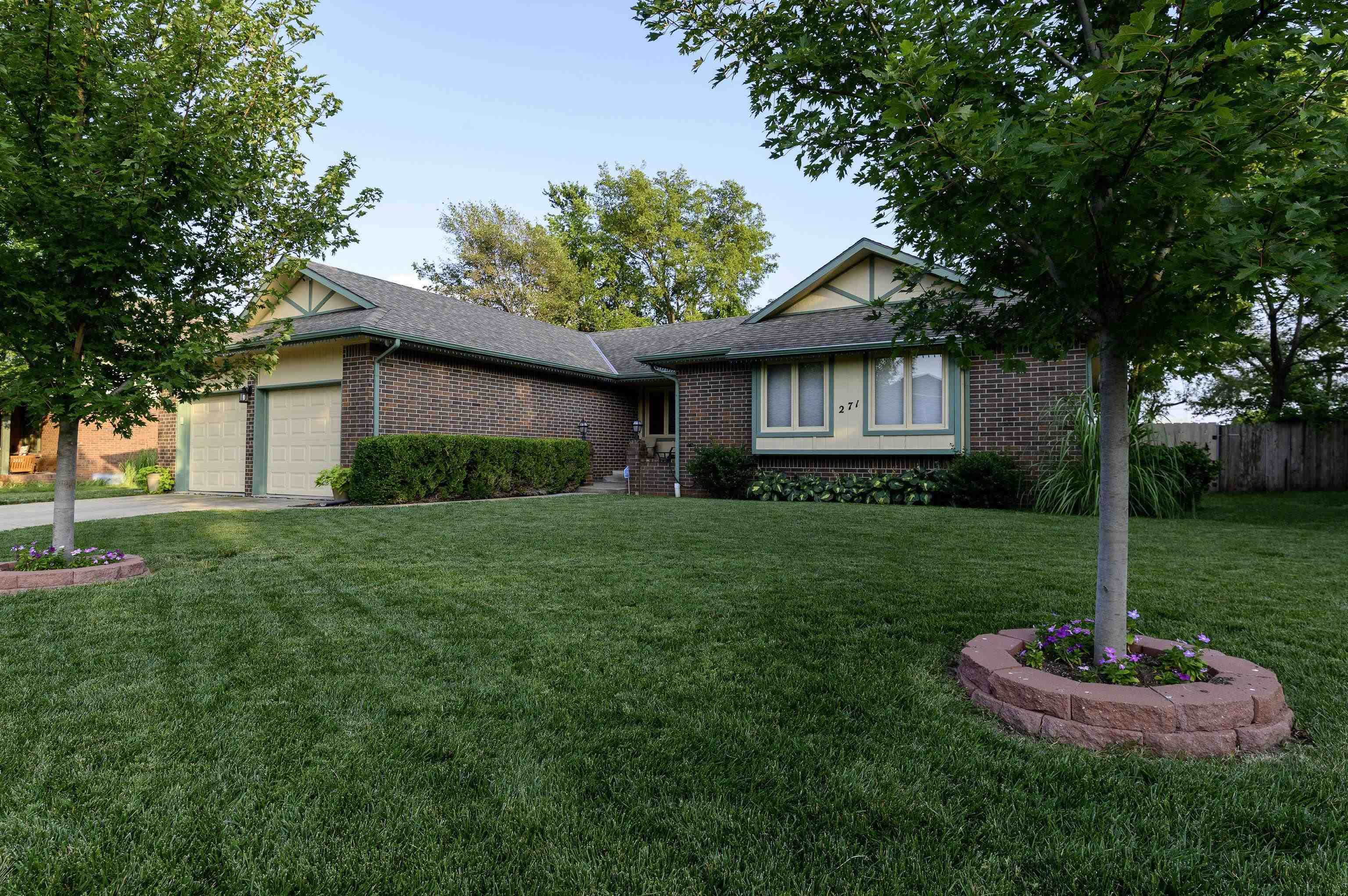 Property Photo:  271 S Gleneagles Ct  KS 67209 