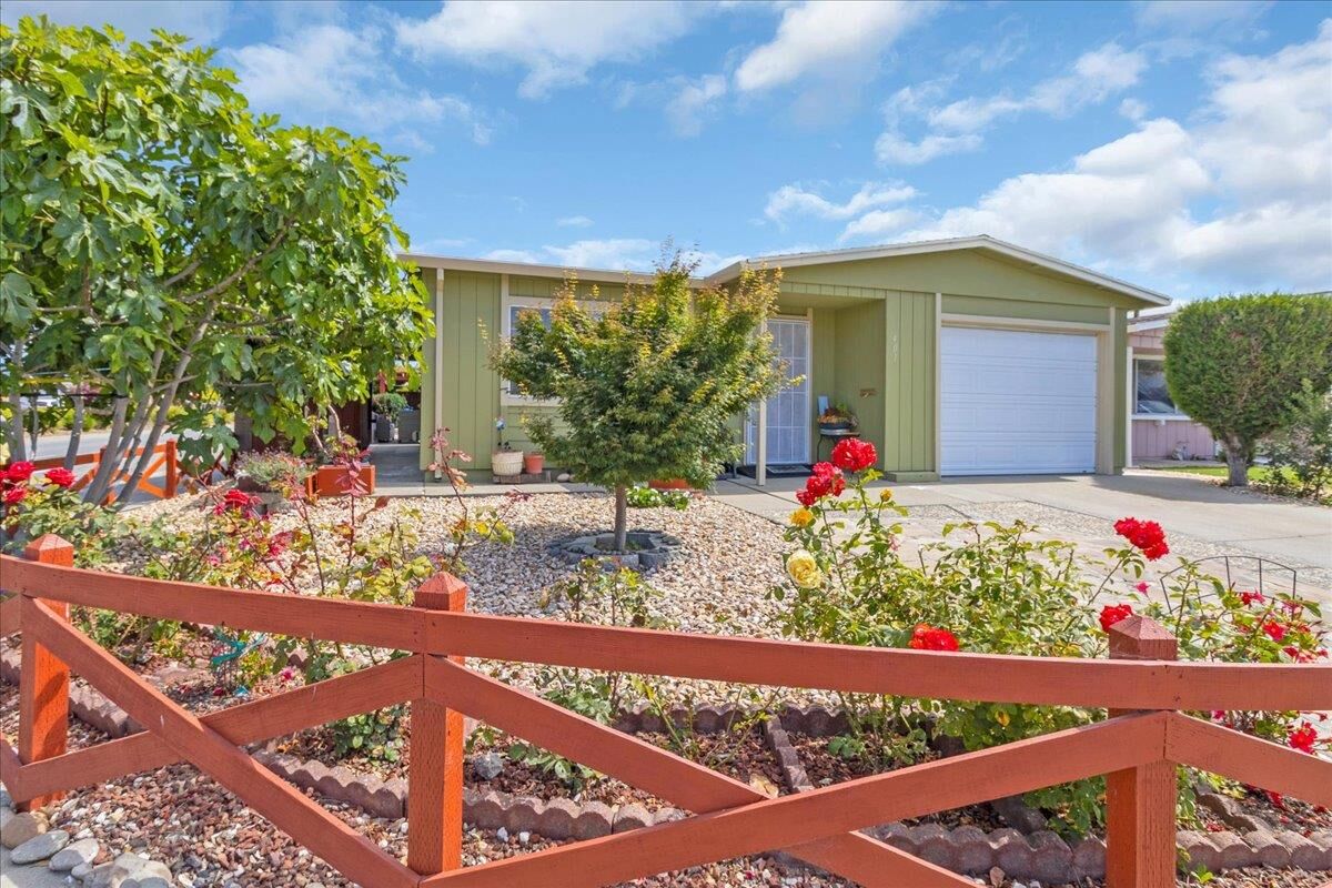 Property Photo:  401 Spruce Circle  CA 95076 