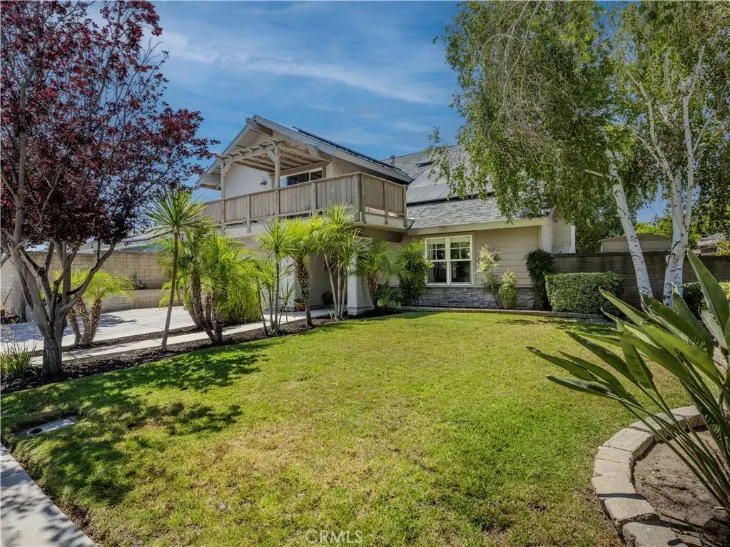 Property Photo:  23209 Via Barra  CA 91355 