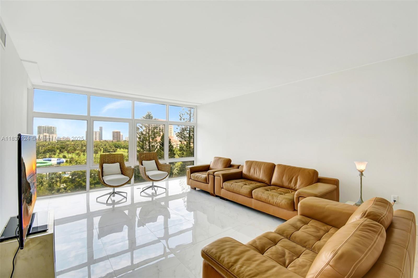 20100 W Country Club Dr 1005  Aventura FL 33180 photo