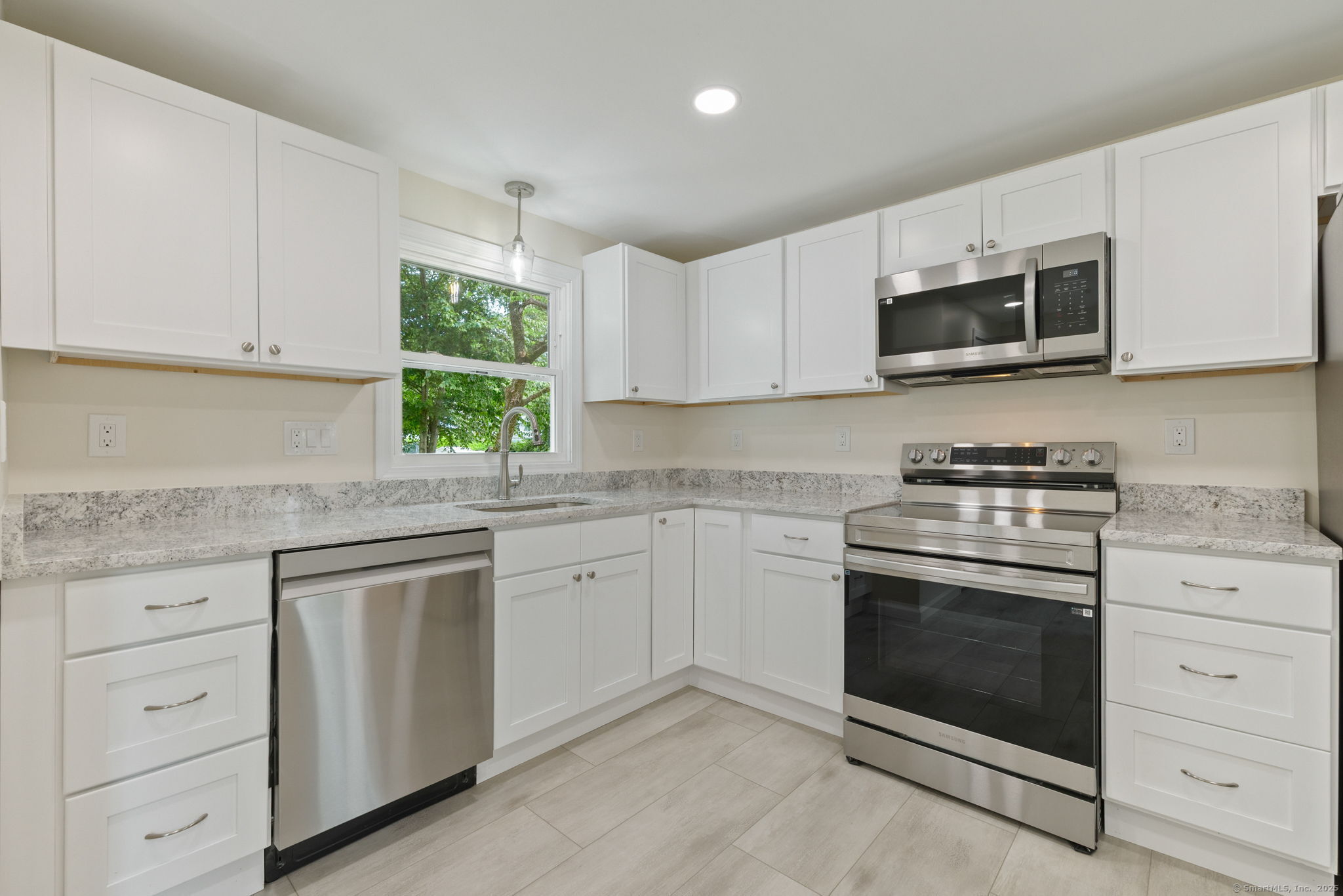 Property Photo: 26 Pinecrest Drive CT 06118