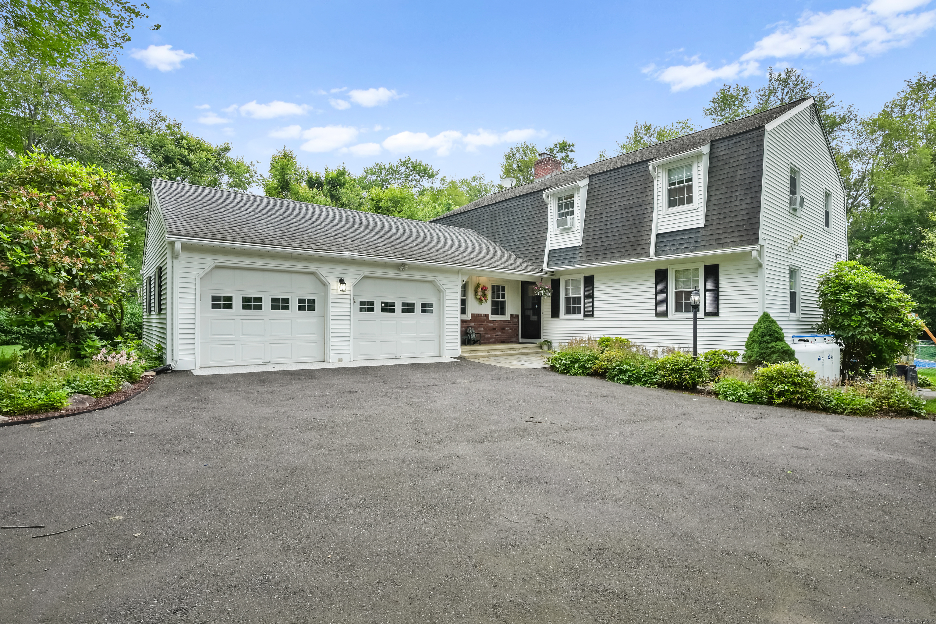Property Photo:  7 Colonial Drive  CT 06801 
