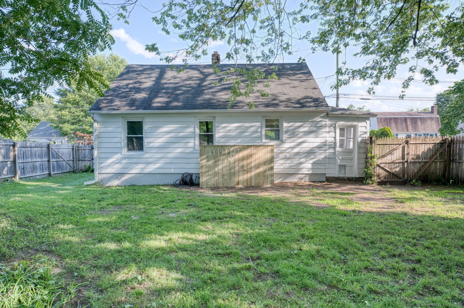 Property Photo:  41 East New Street  CT 06010 