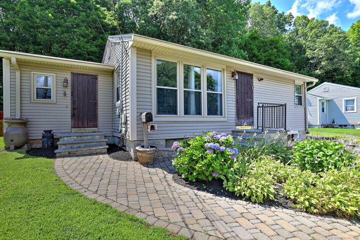 31 Bruce Lane  Meriden CT 06451 photo