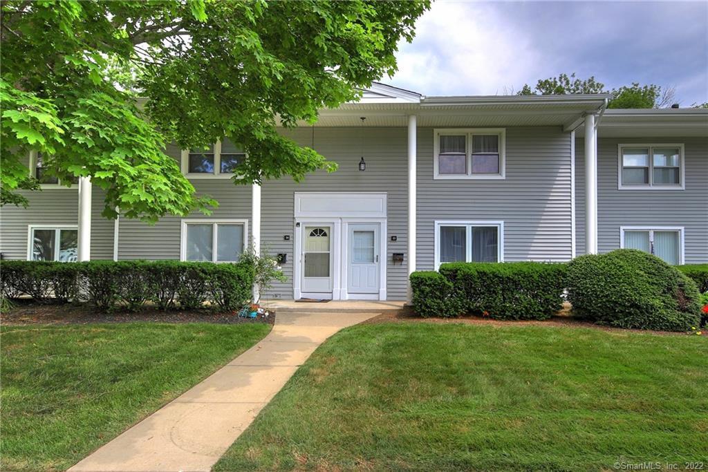 Property Photo:  33 Carriage Path North 33  CT 06460 