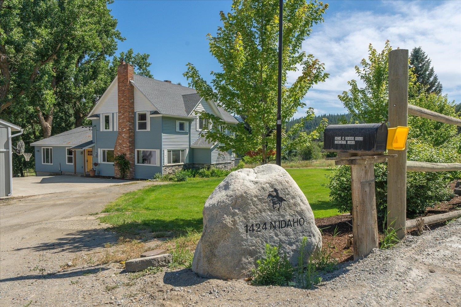 Property Photo:  1424 N Idaho Rd  WA 99019 