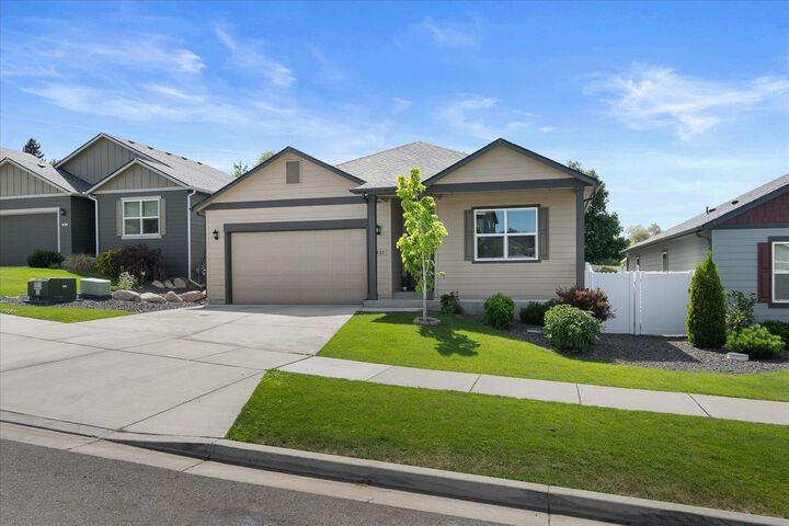 Property Photo: 1022 S Bannen Rd WA 99037