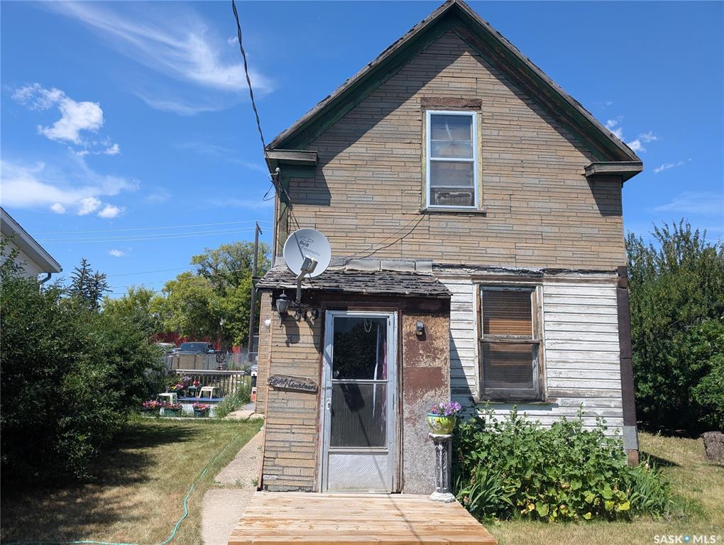 Property Photo: 819 North Railway Street E SK S9H 1E3