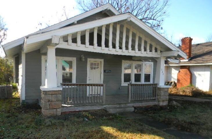 Property Photo: 723 E Maple Street OK 74023