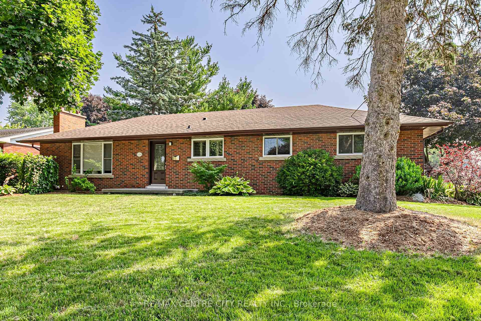Property Photo: 138 Oakwood Drive ON N0L 1G3