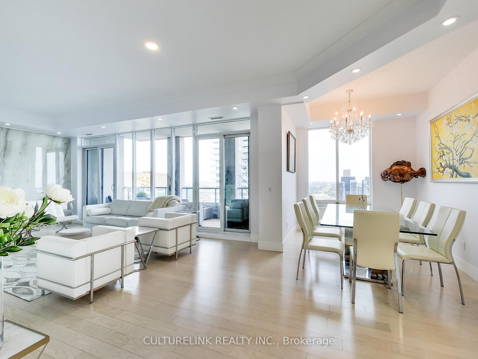 Property Photo:  35 Balmuto Street 4402  ON M4Y 0A3 